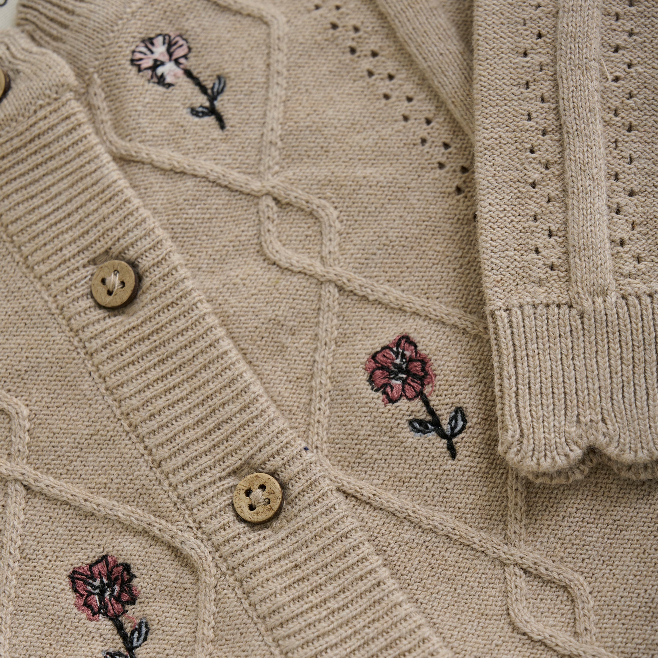 Hneppt peysa - Beige Melange