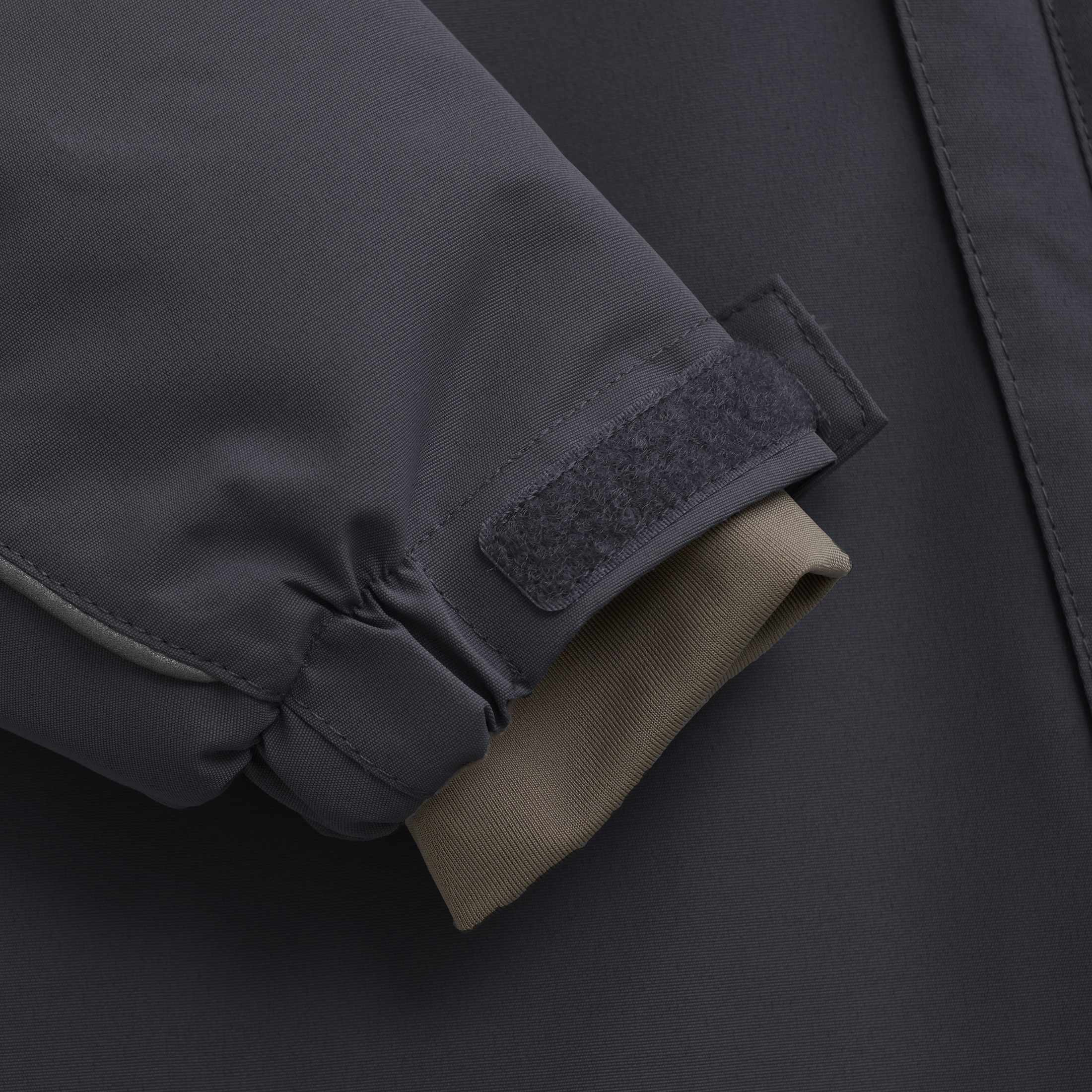 Kuldagalli m/loðkraga, baby - Ebony