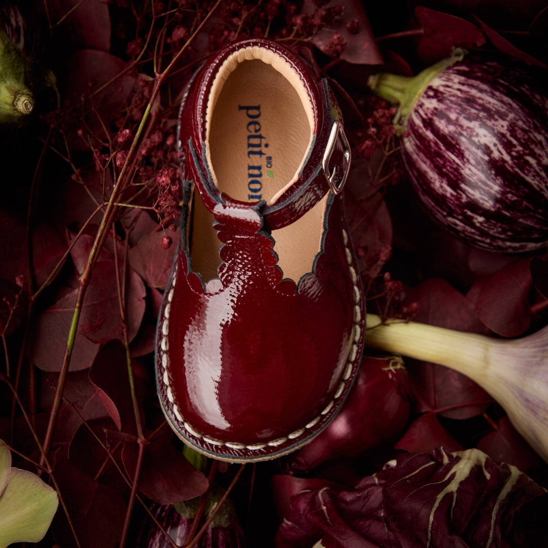 Skór, T-Bar Scallop - Burgundy Patent