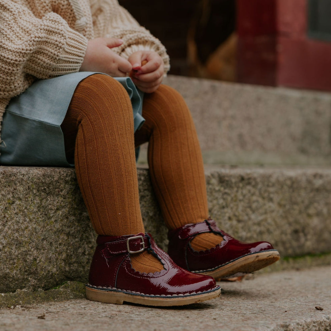 Skór, T-Bar Scallop - Burgundy Patent