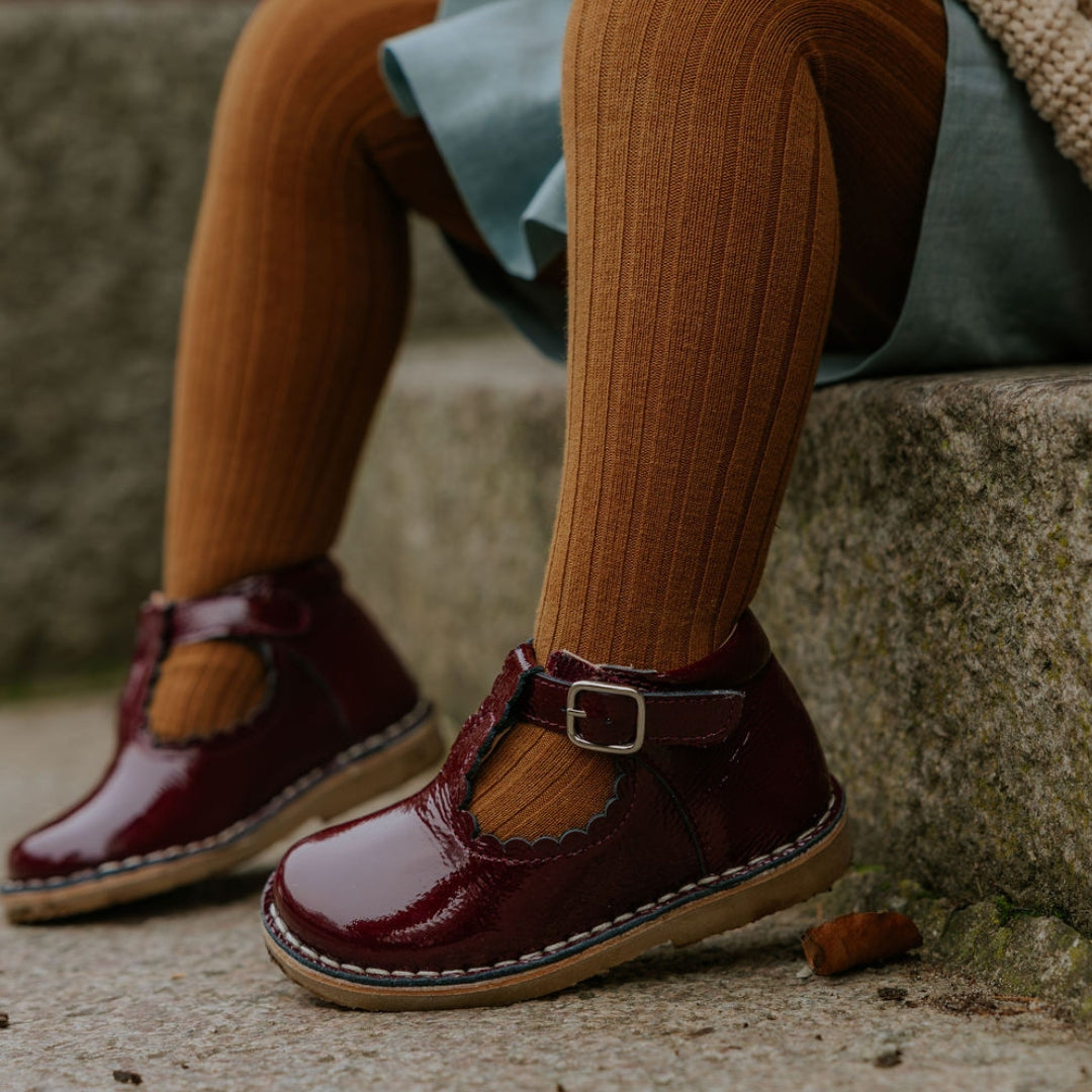 Skór, T-Bar Scallop - Burgundy Patent