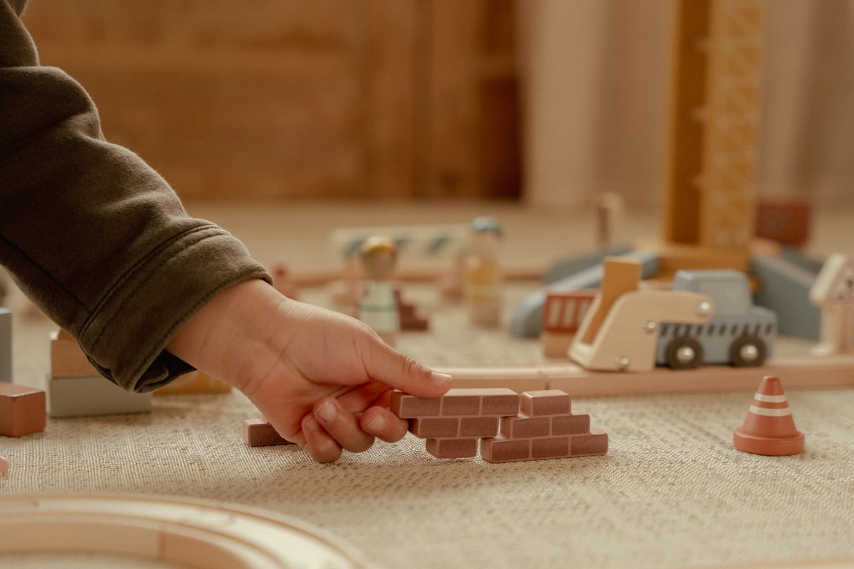 Viðarkrani og lestarstöð