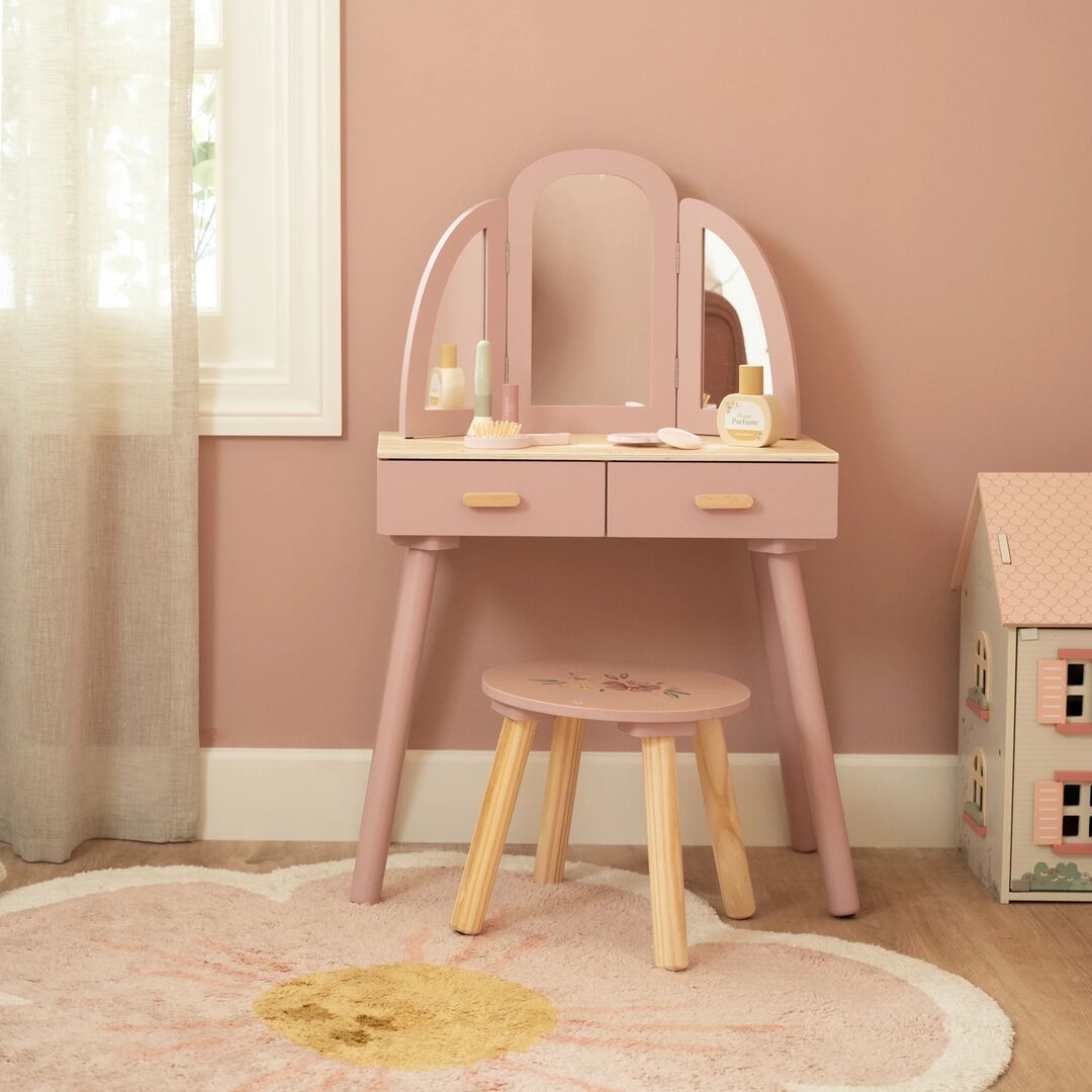 Snyrtiborð - Dress up table