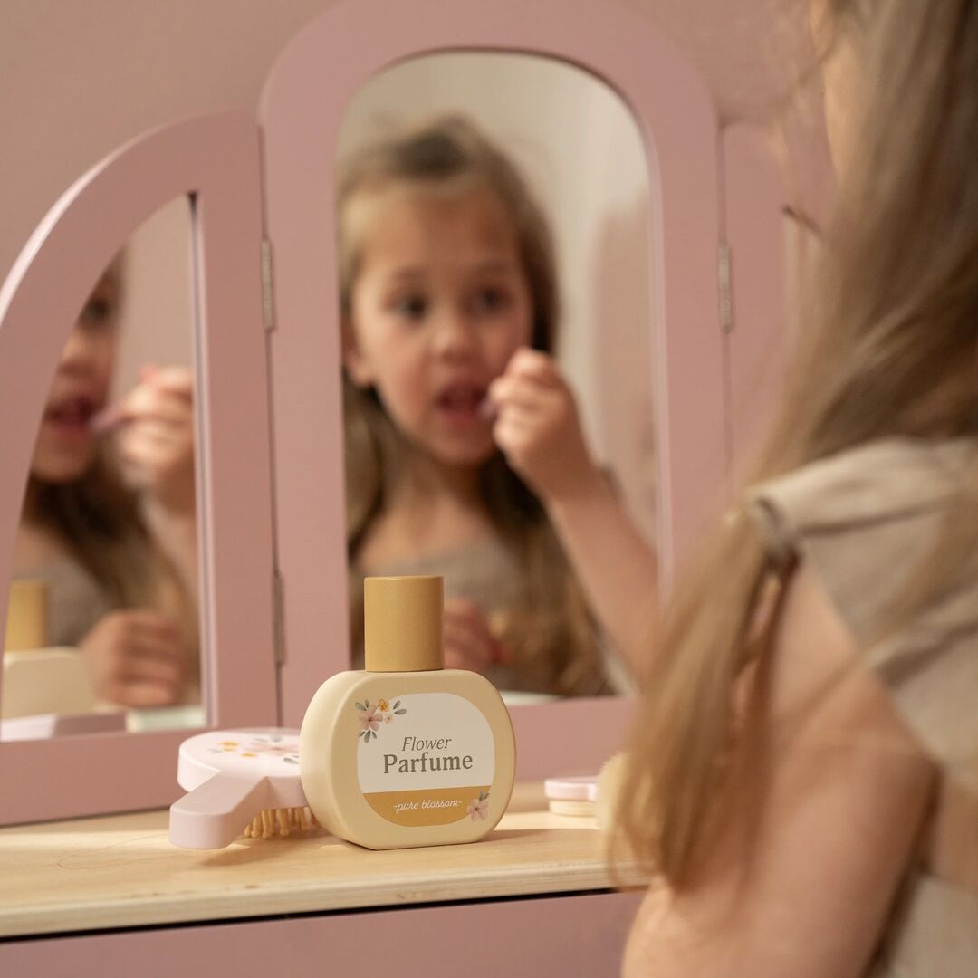 Snyrtiborð - Dress up table