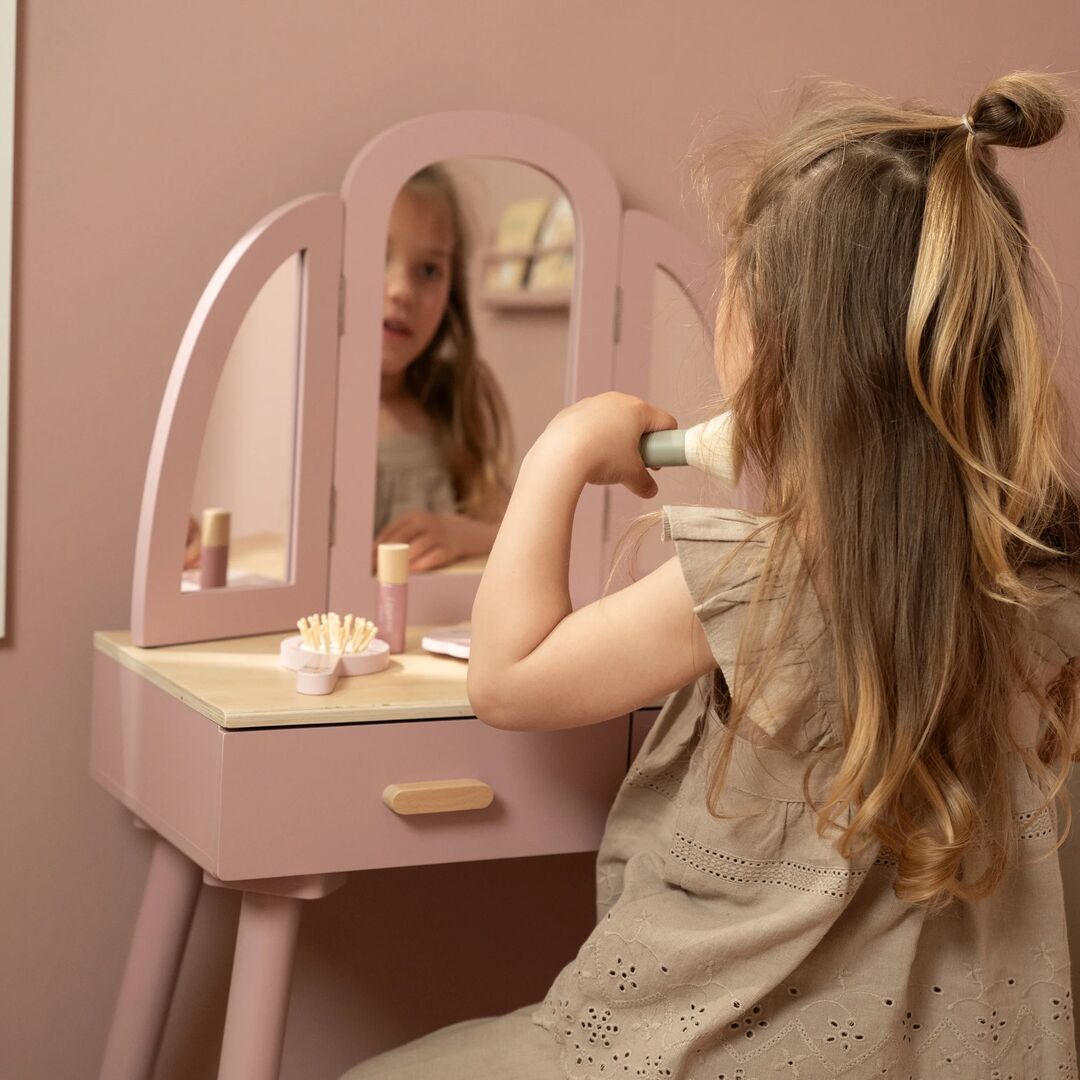 Snyrtiborð - Dress up table