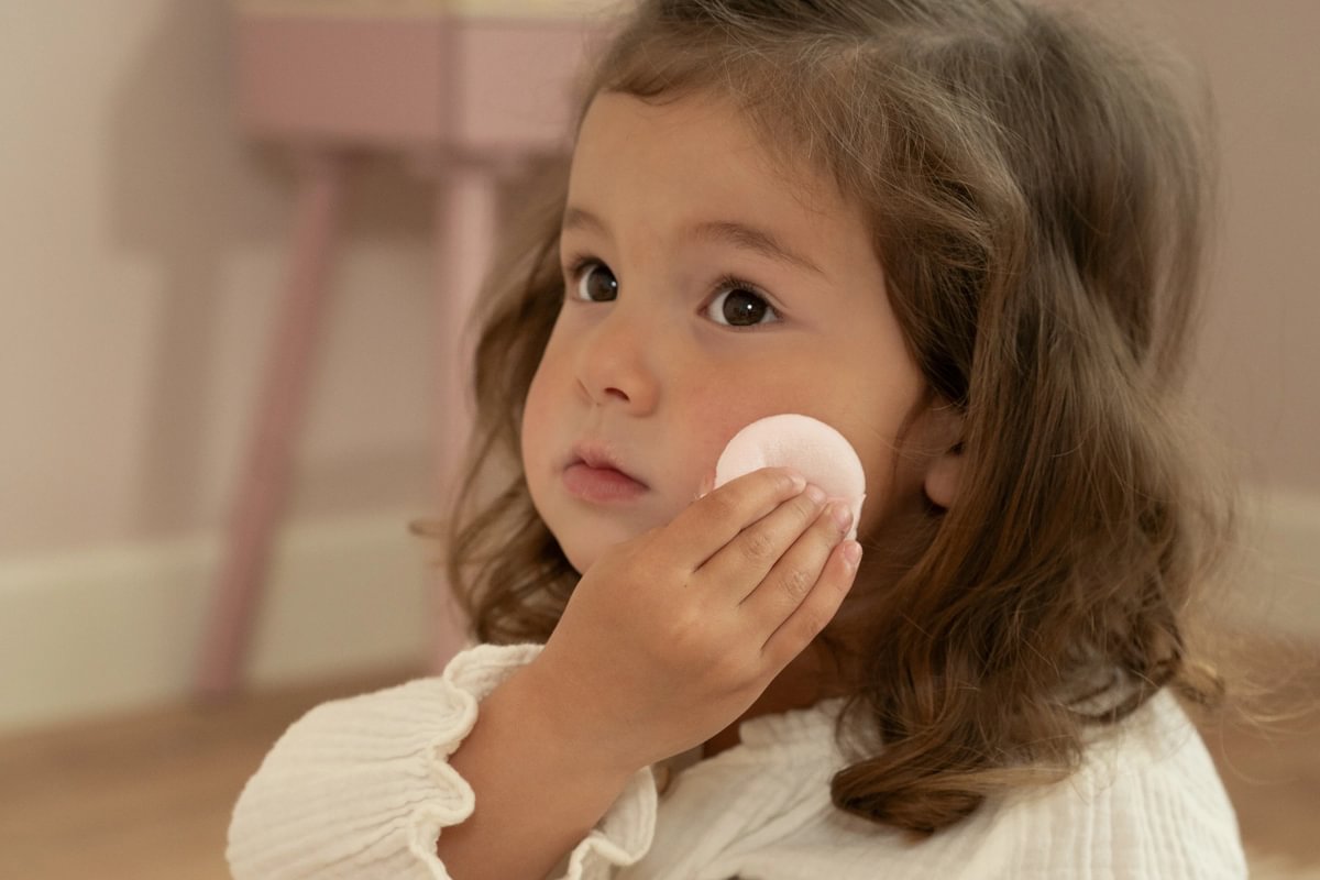 Snyrtiborð m/fylgihlutum