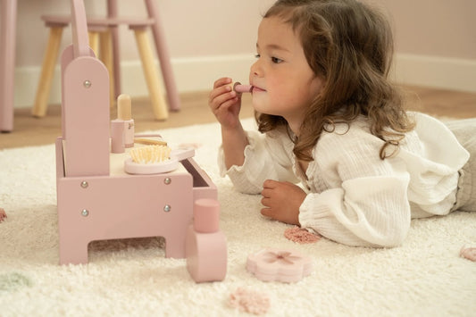 Snyrtiborð m/fylgihlutum