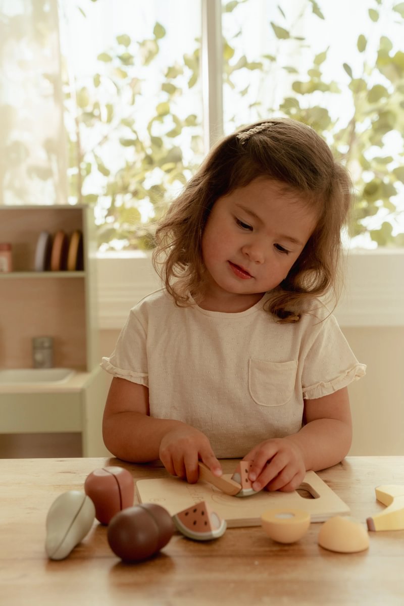 Ávextir ásamt skurðarbretti