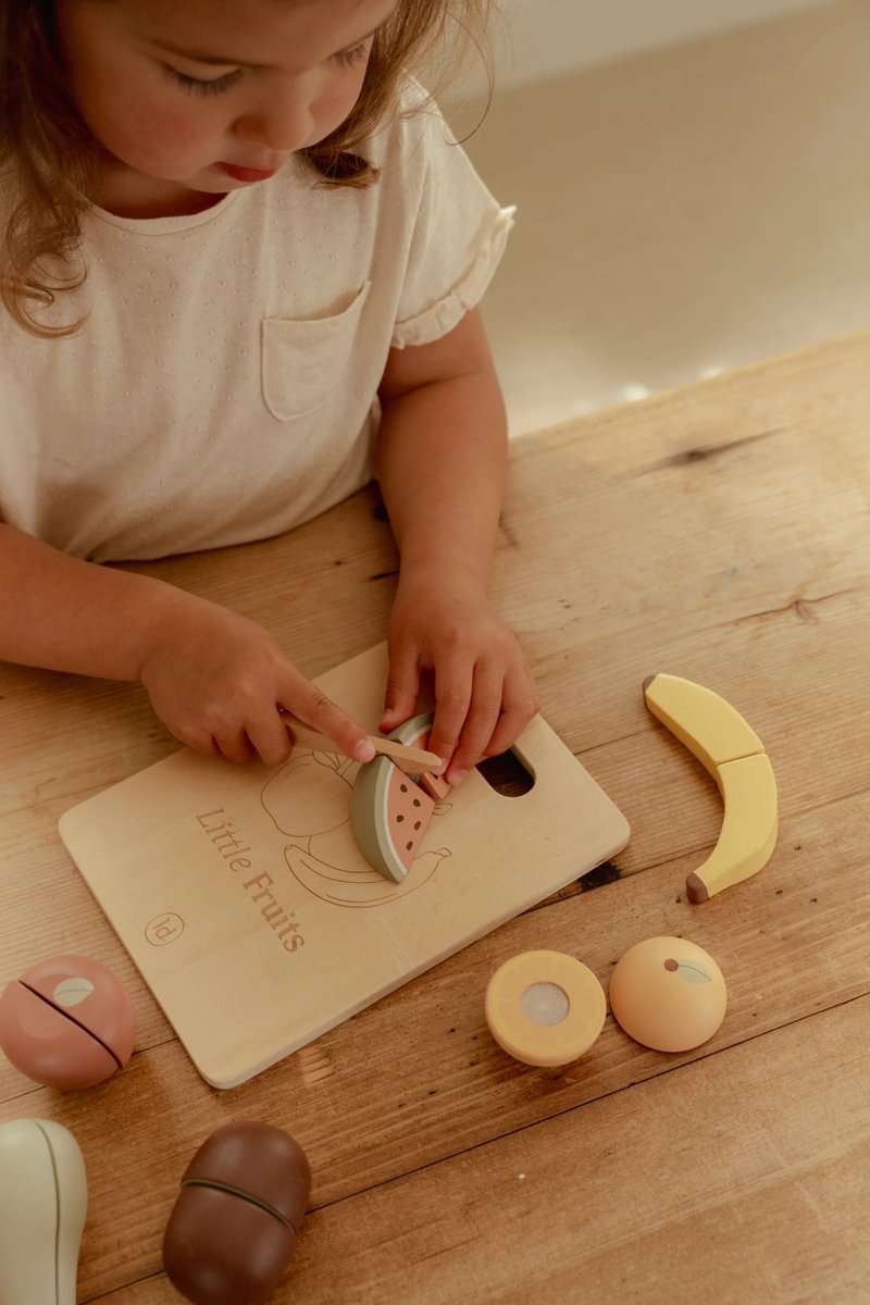 Ávextir ásamt skurðarbretti