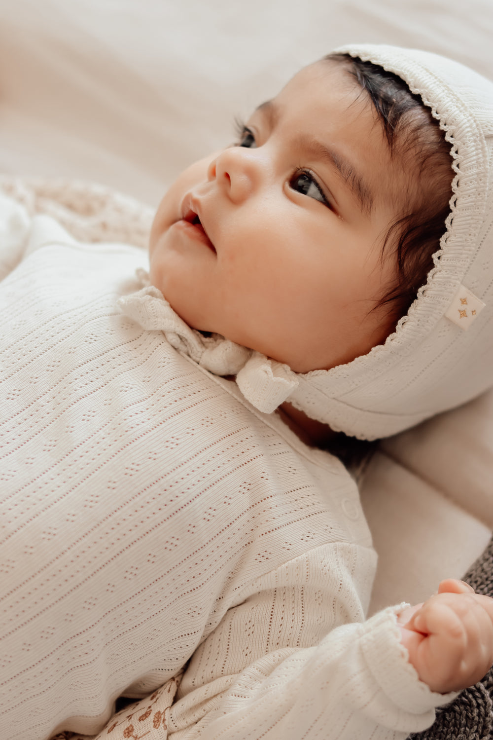 Hjálmhúfa, Anna Baby Helmet - Antique white